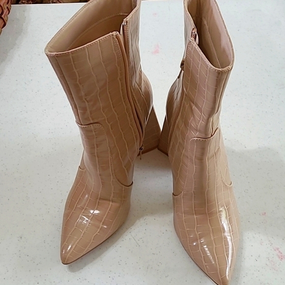 💥3for$12💥 Bella Marie Motive nude croc embossed boots size 7.5 - Picture 4 of 12